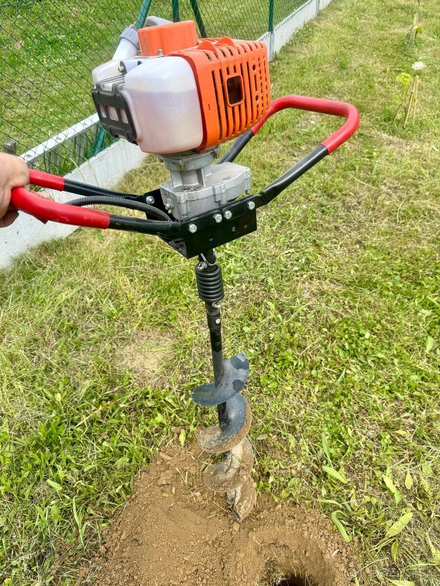 Motorový zemný vrták 2