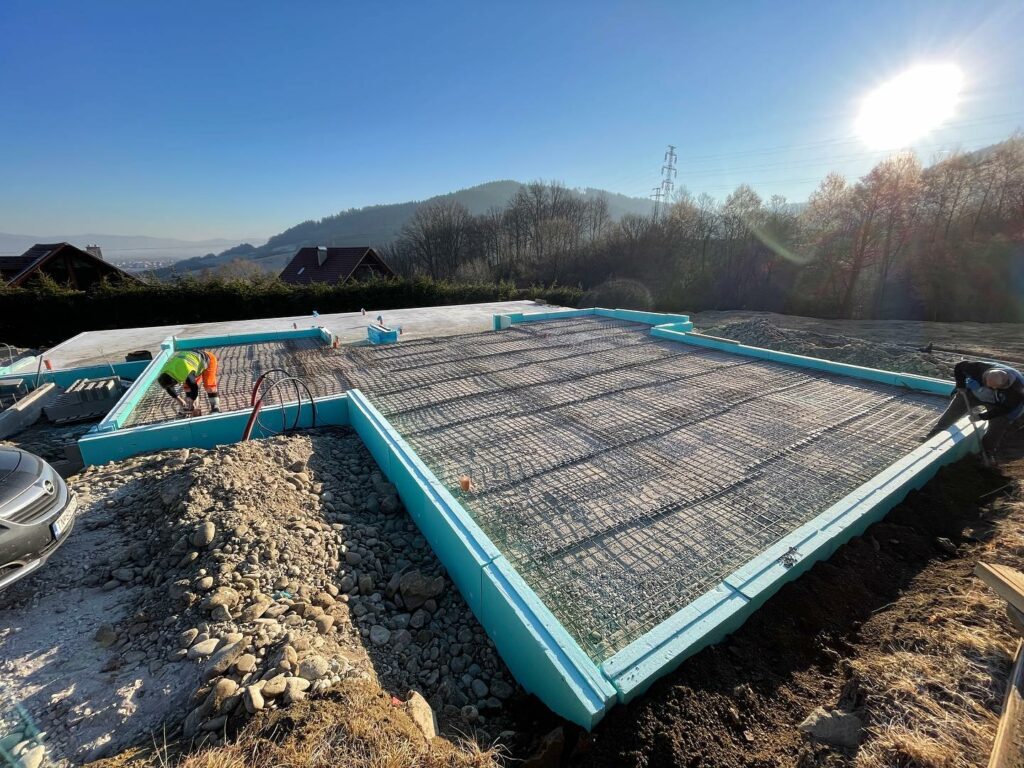 Základová doska 380m2 domu v Plevníku okres Považská Bystrica zaarmovaná a aj zaliata💪✅🏠