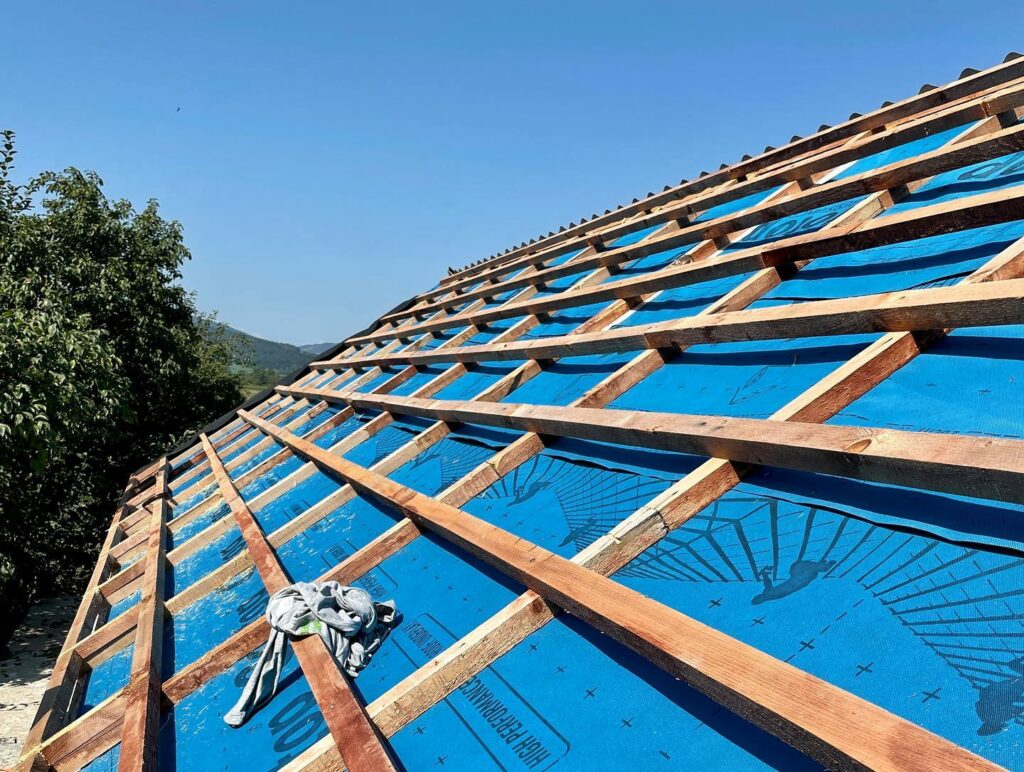 V Ladcoch-Tunežiciach dokončujeme hrubú stavbu hosťovského domčeku a ďalej budeme pokračovať vnútornými omietkami,podlahami a zateplením💪♻️✅ “Dajte aj vy ZELENÚ vášmu BÝVANIU”!💚