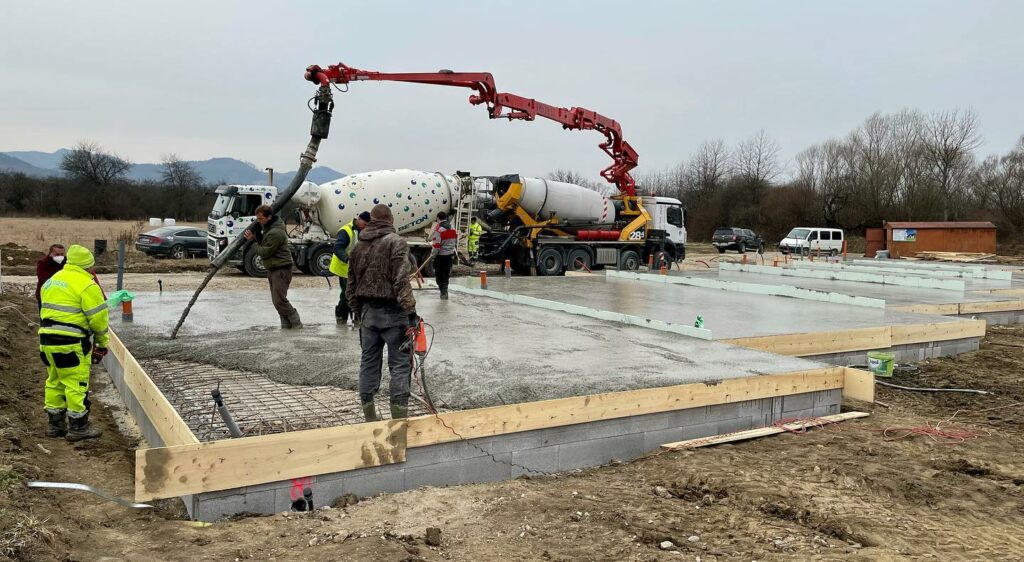 Radová zástavba – betonáž základov