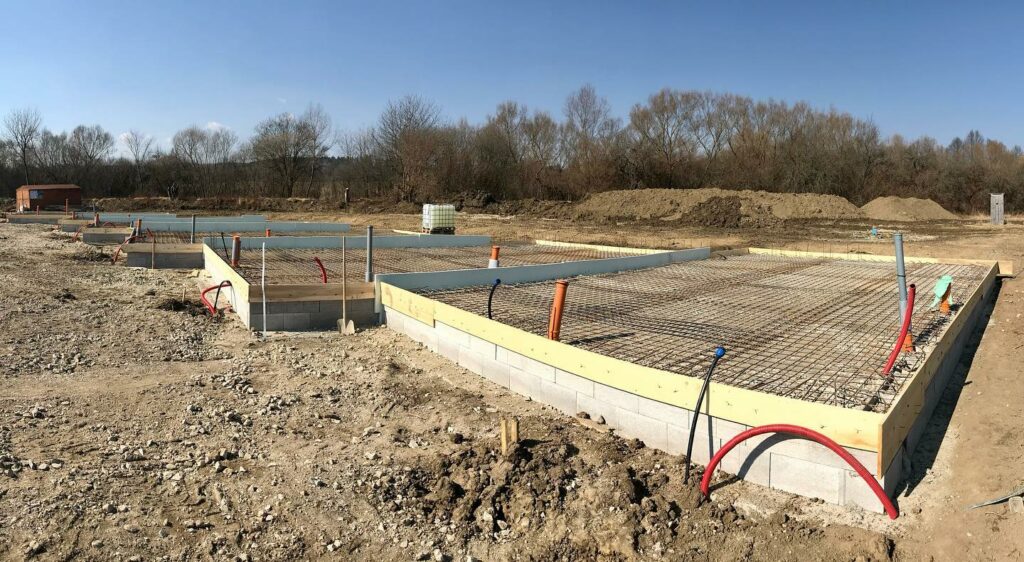 Radová zástavba – príprava pre betonáž