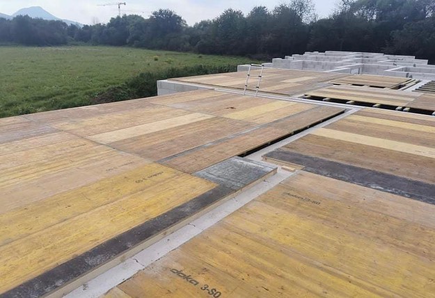 Ďalej debníme v Bytči. Len nech nám to počasie drží🤞 Dajte aj vy ZELENÚ vášmu bývaniu s nami 💪