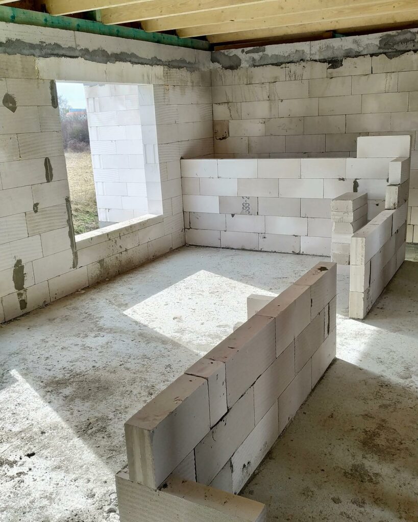 V Bytči dokončujeme vnútorné priečky na radovej zástavbe 6-tich domov a hrubá stavba bude hotová💪♻️✅